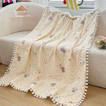 Pătură pentru bebeluși și copii, 100x150 cm, față din bumbac, verso Minky cu buline 3D, ciucurei, JoJo Home – Elefănței pastel