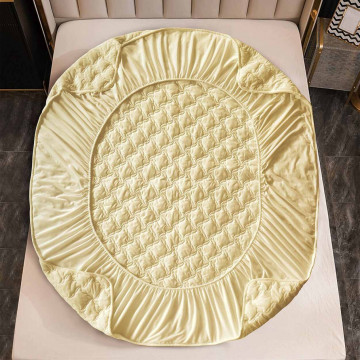 husa de pat de culoare crem