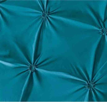 Detaliu pliuri decorative brodate lenjerie de pat premium Jojo Home petrol