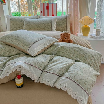 Lenjerie de Pat Ranforce 100% Bumbac Verde Salvie cu Flori Bej si Dantela | 4 Piese | Cearceaf cu Elastic 180x200 cm | Jojo Home – prezentare vizuală a produsului