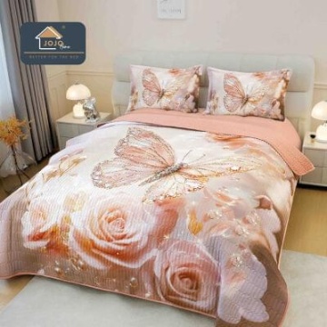 Cuvertură matlasată 5D roz pudrat cu fluture elegant JOJO HOME – 3 piese