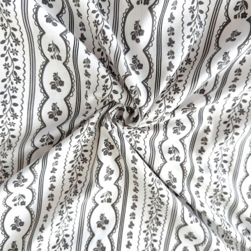 Lenjerie de pat JoJo Home LFG-37 maro / alb - detaliu material finet gros