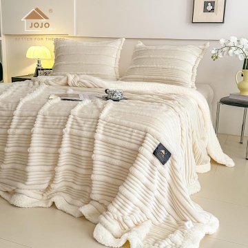 Set Pătură Crem 3D din Blăniță Artificială de Iepure & 2 Fețe de Pernă | Cu Blăniță Sherpa | Jo-Jo Home