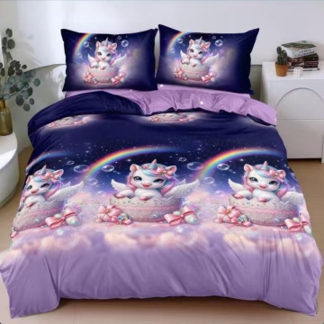 Lenjerie de pat mov cu unicorni, curcubeu și nori roz, 4 piese, policoton