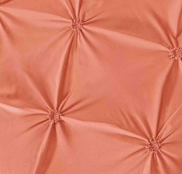 Detaliu pliuri decorative brodate lenjerie de pat premium Jojo Home portocalie
