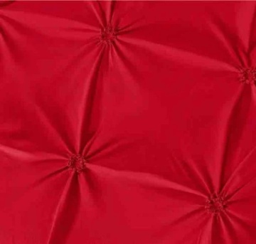 Detaliu pliuri decorative brodate lenjerie de pat premium Jojo Home roșie