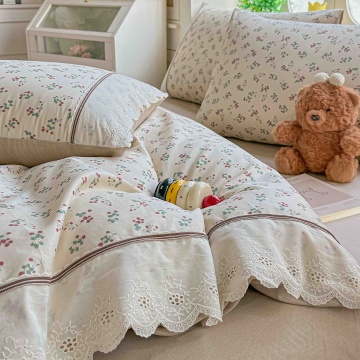 Lenjerie de Pat Ranforce 100% Bumbac Crem cu Imprimeu Botanic, Dantela | 4 Piese | Cearceaf cu Elastic 180x200 cm | Jojo Home – prezentare vizuală a produsului