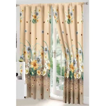 draperie de culoare bej / verde aranjata la fereastra