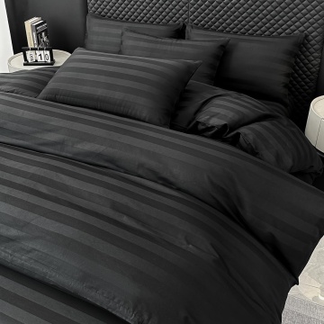 Lenjerie neagra Damasc Deluxe Jojo Home cu cearceaf cu elastic montat pe saltea si perne negre