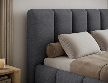 Pat tapițat ELTAP Edvige, 140x200 cm, gri închis, Sawana 05 – detaliu al tăbliei tapițate și al pernei decorative – prezentare suplimentară a modelului