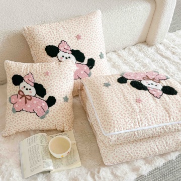 Pilotă copii și bebeluși JoJo Home 2 în 1, crem cu roz, model cățeluș, 100x145 cm - pernă decorativă și pilotă pliată