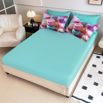 cearceaf de pat cu elastic turcoaz Jojo Home și două perne imprimeu macarons pastel