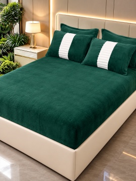 Lenjerie Cocolino verde smarald – detaliu set Johnny Home