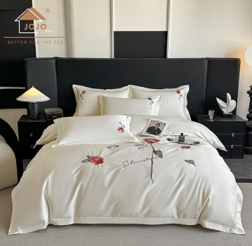 Lenjerie de pat JoJo Home XH50-13, 100% bumbac satinat Premium, 4 piese, ivoire cu trandafiri roșii