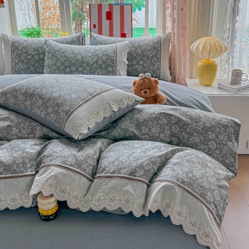 Lenjerie de Pat Ranforce 100% Bumbac Gri cu Imprimeu Floral si Dantela | 4 Piese | Cearceaf cu Elastic 180x200 cm | Jojo Home – imagine de prezentare comercială