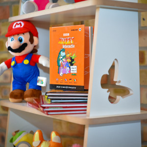 Biblioteca copii decor fluturas