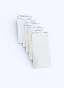 Set 5 batiste albe cu dungă neagră decorativă, 36x36 cm – clasice, elegante, ideale pentru doliu