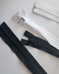 Fermoar injectat detasabil