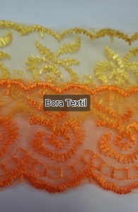 Dantelă galbenă
