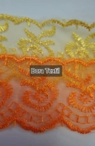 Dantelă galbenă