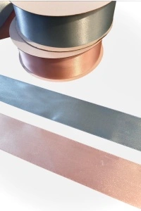 Panglică satinată 38mm roz sau bleo
