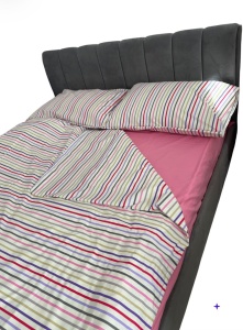 Lenjerie de pat bumbac 100% cu dungi multicolore, 2 persoane, pilotă 180x200 cm, cearceaf 230x240 cm, 2 fețe de pernă 50x70 cm