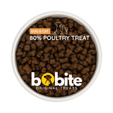 snack pentru caini si pisici Bobite Original Treats 80% pasare in castron