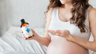 Maternitate radiantă: Ghidul uleiurilor vegetale pentru o piele elastică și protejată în timpul sarcinii