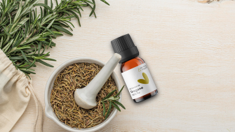 Scutul Invizibil: De ce Uleiul de Oregano este „Antibioticul Natural” Suprem de care corpul tău are nevoie