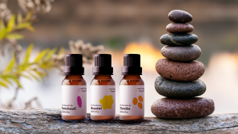 Meditația și Aromaterapia: Cum să folosești uleiurile esențiale pentru a-ți liniști mintea și a-ți deschide inima
