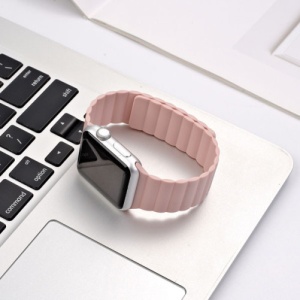 Pasek iUni kompatybilny z Apple Watch Ultra/SE/8/7/6/5/5/4/4/3/2/1, 44 mm, silikonowy, magnetyczny, różowy - Img 4