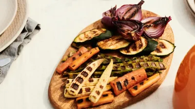 Deliciu sănătos: Legume la tigaie grill cu brânză halloumi