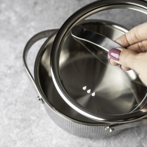 Oală inox Tri-Ply cu capac 16 cm, 1,5 L, pentru inducție – VCASA Velora 90122, capac din inox cu strecurătoare - Img 5
