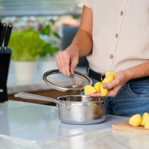 Cratiță cu coadă inox Tri-Ply cu capac 16 cm, 1,5 L, pentru inducție – VCASA Velora 90121, capac din inox cu strecurătoare - Img 7