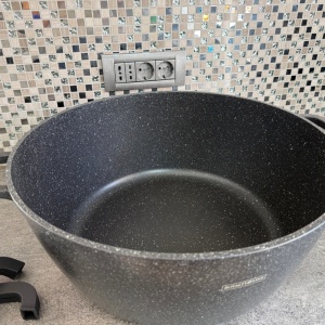 Oala mare, 23,4 litri, 44 cm tip cratita marmorata antiaderenta, cu capac, pentru zacusca, bulion, gemuri, cu protectie manere din silicon Royalty Line BS44MG - Img 6