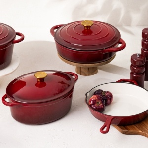 Set 4 vase din fontă emailată Homla Andreas, vișiniu ombre: oală 24 cm 4 L, oală joasă 28 cm, oală ovală 4,5 L și tigaie 26 cm - Img 21