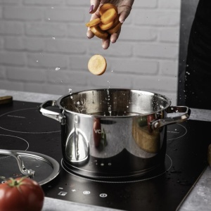 Oală inox 304 cu capac 18 cm, 2,6 L, pentru inducție – VCASA Amara 90113, capac din sticlă cu strecurătoare - Img 2
