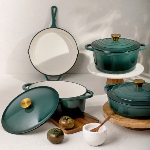 Set 4 vase din fontă emailată Homla Andreas, verde ombre: oală 24 cm 4 L, oală joasă 28 cm, oală ovală 4,5 L și tigaie 26 cm - Img 2