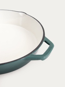 Set 4 vase din fontă emailată Homla Andreas, verde ombre: oală 24 cm 4 L, oală joasă 28 cm, oală ovală 4,5 L și tigaie 26 cm - Img 23
