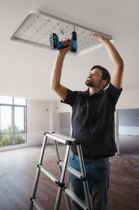 Bosch GSR 185-LI Masina de gaurit si insurubat 50Nm+ 2 acumulatori Li-Ion 18V, 2Ah + incarcator + Valiza profesionala - Img 2