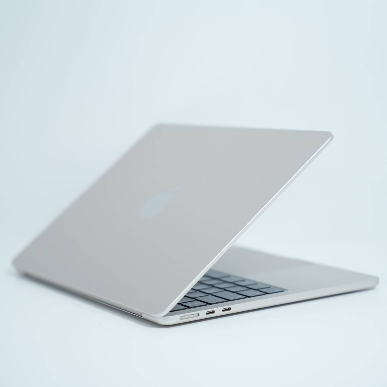 Laptop Apple Macbook Air A2681 (M2, 2022), Apple M2, 13.6", Rezolutie 2560 x 1664, 8 GB DDR5, SSD de 256 GB, Apple M2 - imagine 3