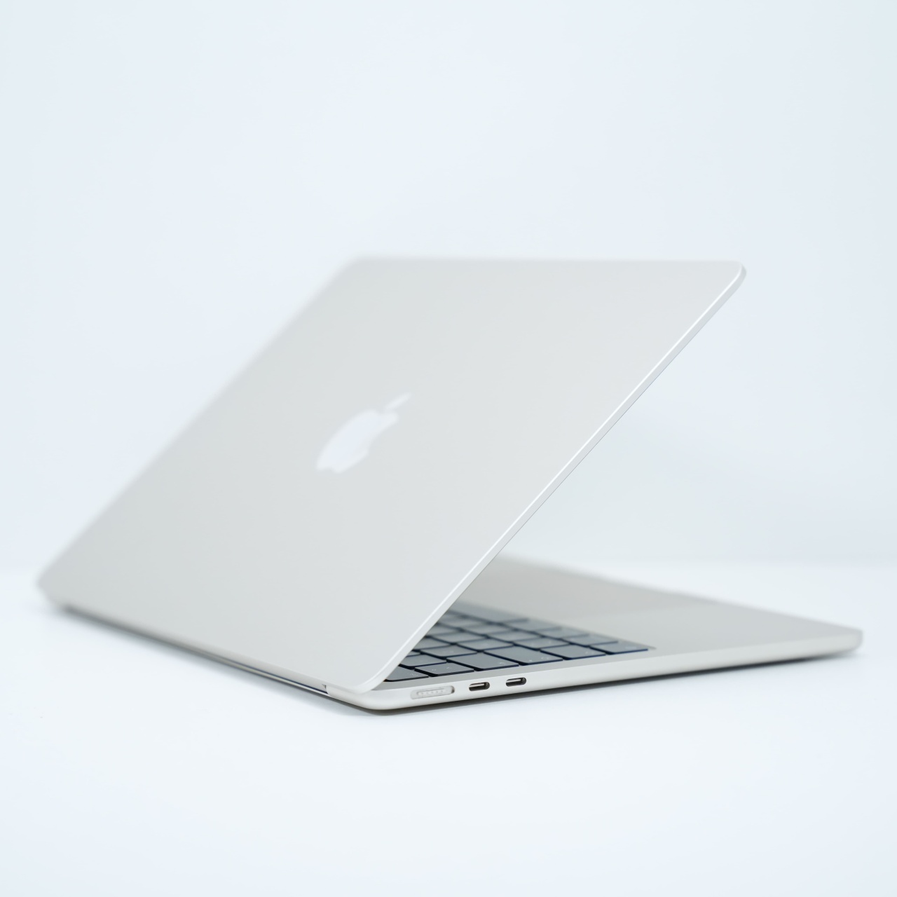 Laptop Apple Macbook Air A2681 (M2, 2022), Apple M2, 13.6", Rezolutie 2560 x 1664, 8 GB DDR5, SSD de 256 GB, Apple M2 - imagine 3