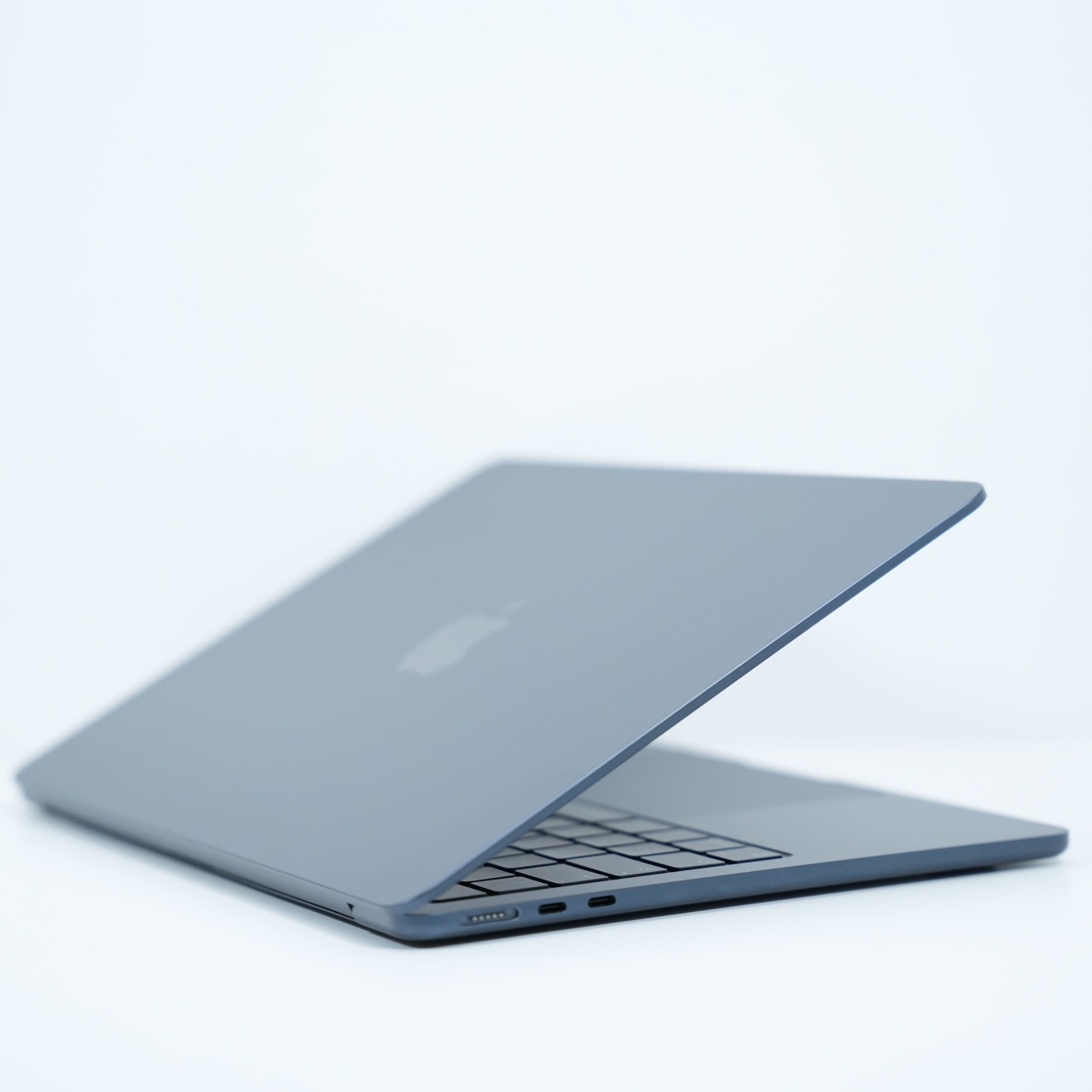 Laptop Apple Macbook Air A2681 (M2, 2022), Apple M2, 13.6