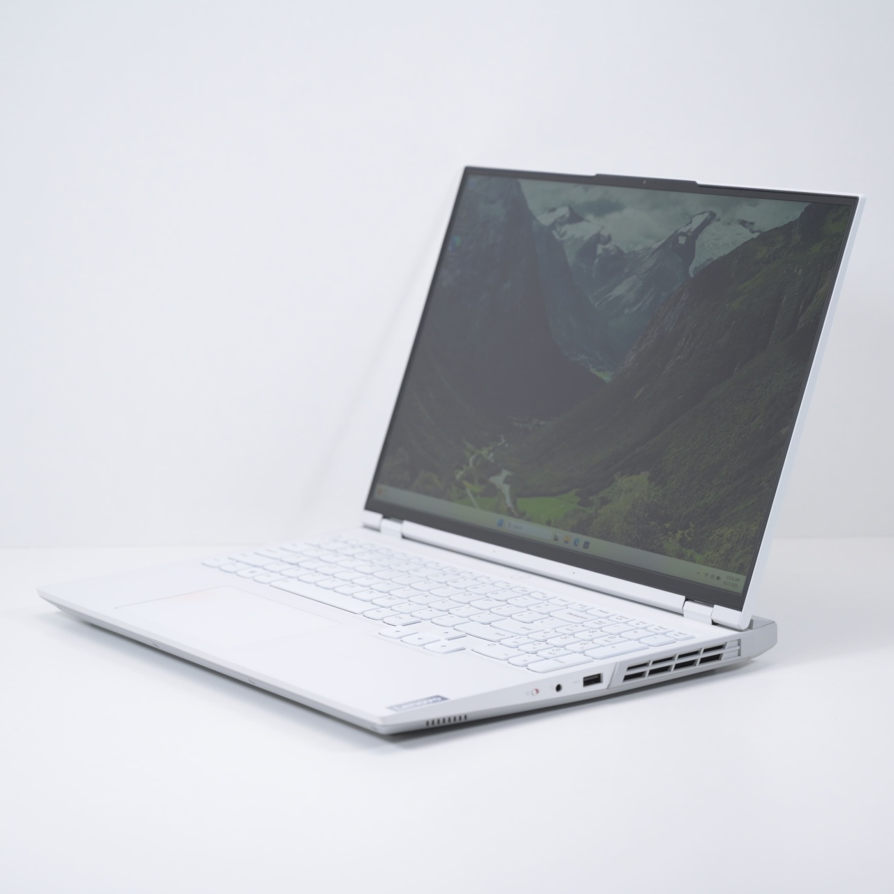 Laptop LENOVO Legion 5 Pro 16ARH7H, AMD Ryzen 5 6600H, Rezolutie 2560x1600, 16