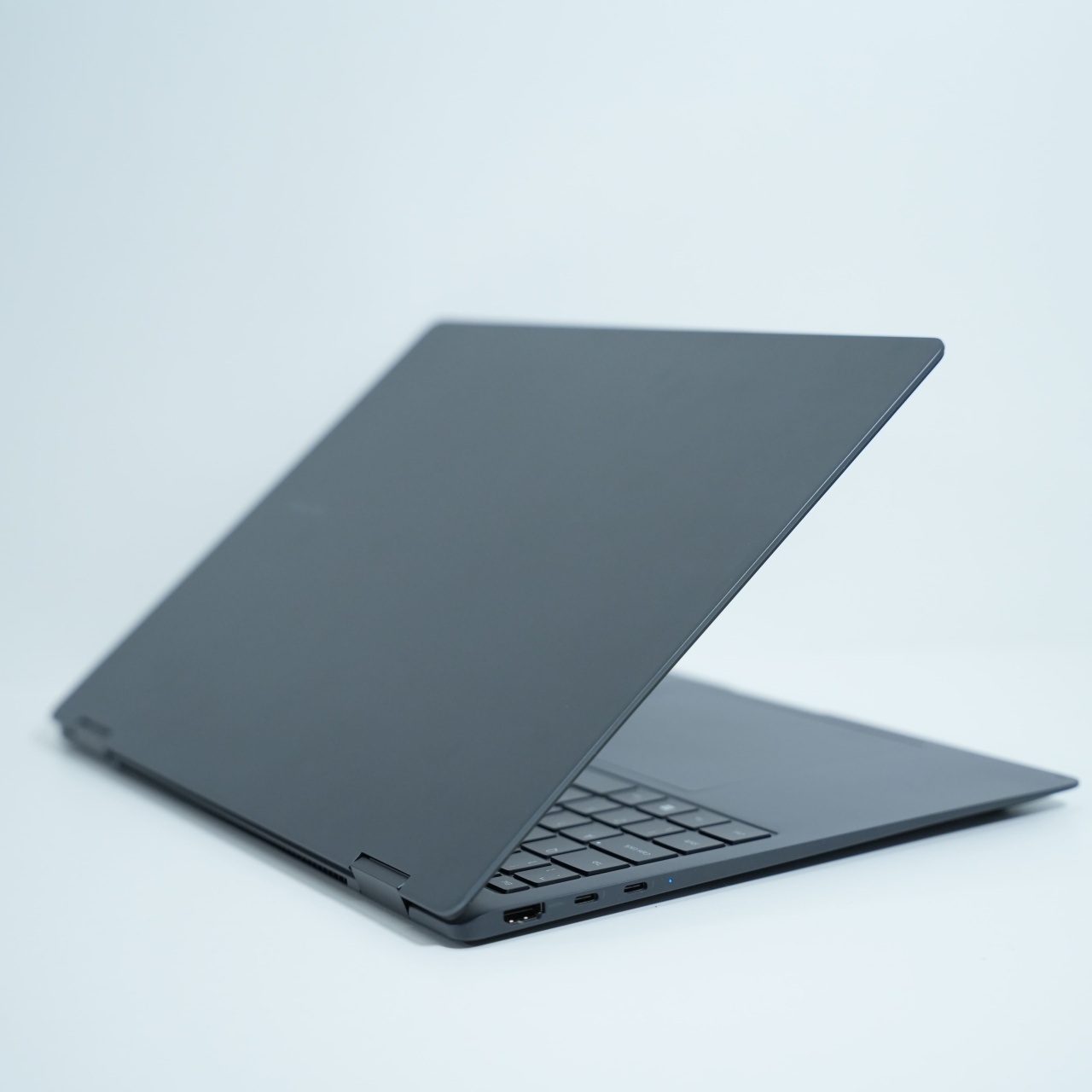 Laptop Samsung Galaxy Book3 Pro 360 5G (NP965QFG), Intel Core i5-1340P, Rezolutie 2880 x 1800, 16", Touchscreen, 120Hz, 8 GB DDR5, SSD de 256 GB, Intel Iris Xe Graphics - imagine 3