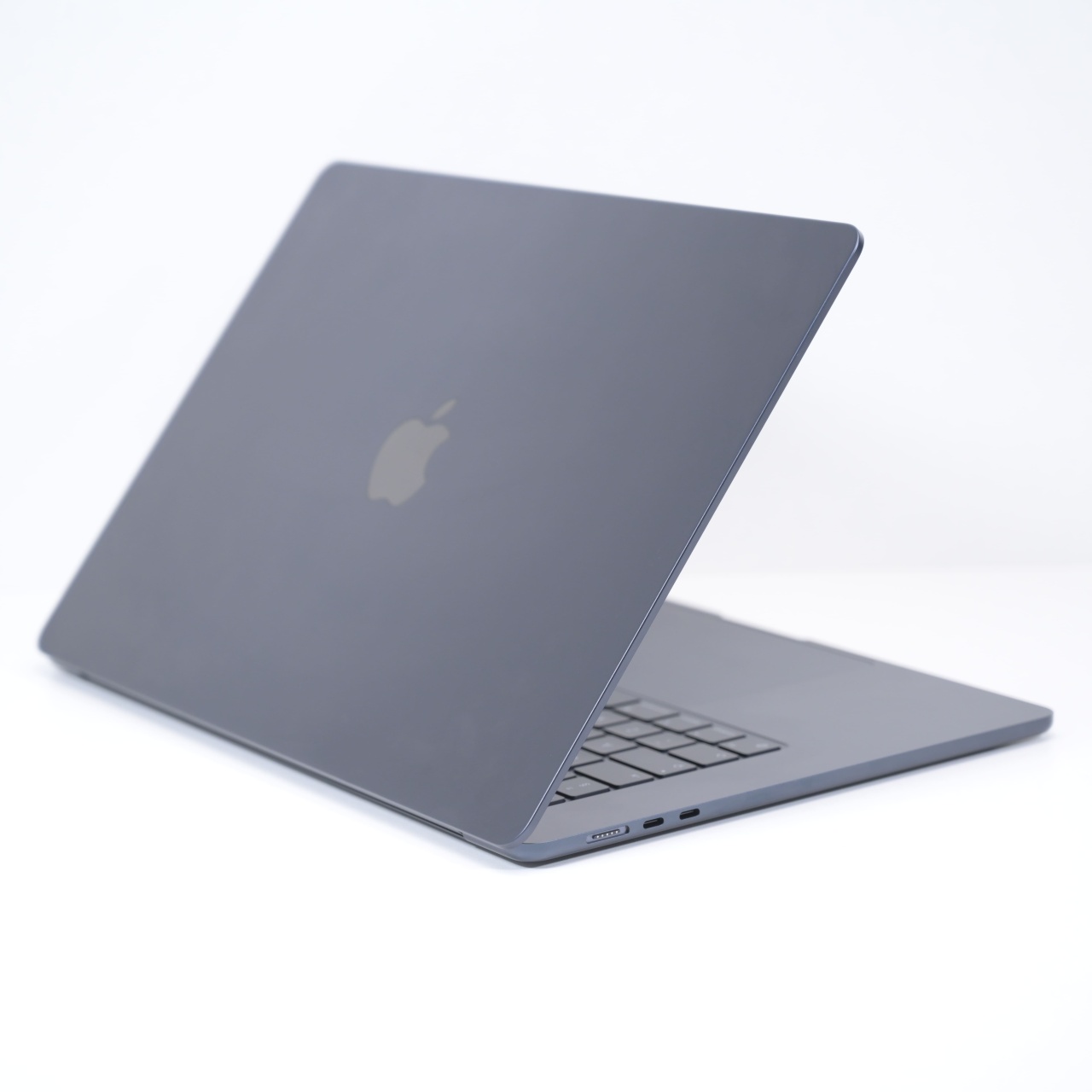 Laptop Apple Macbook Air A3114 (15-inch, M3, 2024), Apple M3, Rezolutie 2880 x 1864, 15.3