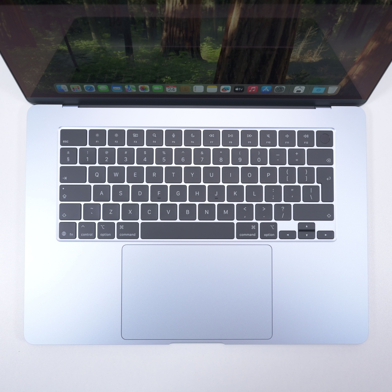 MacBook本体 Apple MacBook Air m4 Apple、M4チップを搭載し、スカイブルーのカラーの新しいMacBook Airを