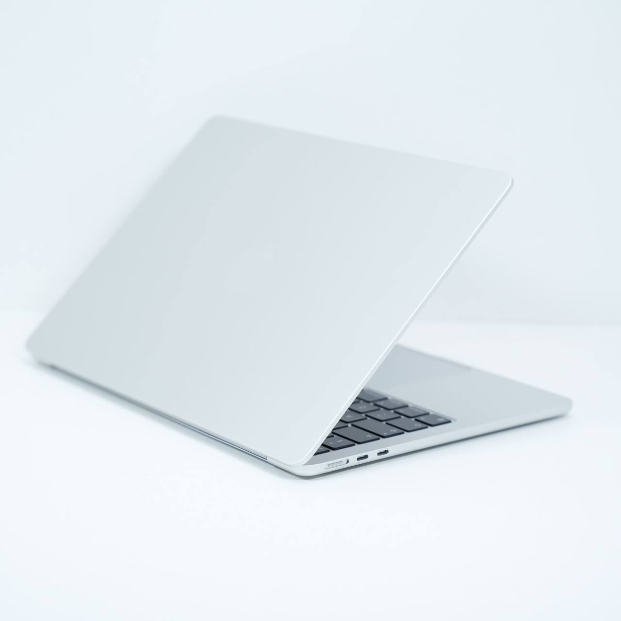 Laptop Apple Macbook Air A2681 (M2, 2022), Apple M2, 13.6", Rezolutie 2560 x 1664, 8 GB DDR5, SSD de 256 GB, Apple M2 - imagine 3