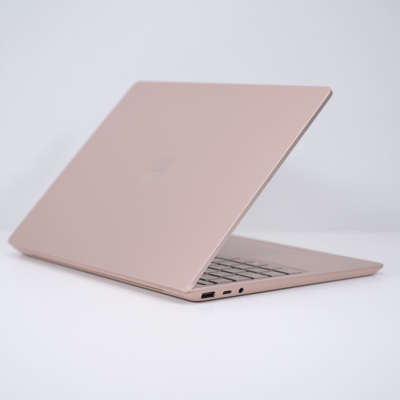 Laptop Microsoft Surface Laptop Go 3 (model 2013), Intel Core i5-1235U, 12.4\'\', Rezolutie 1536 x 1024, Touchscreen, 8 GB DDR5, SSD de 256 GB, Intel Iris Xe Graphics - 3 | YEO