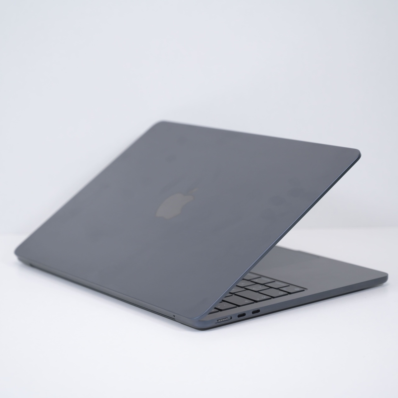 Laptop Apple MacBook Air A2681 (M2, 2022), Apple M2, 13.6